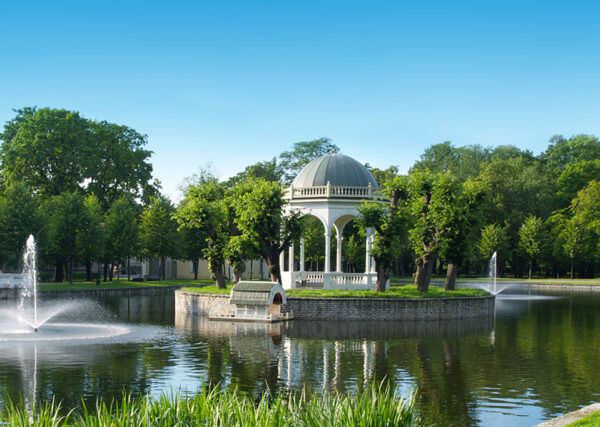 Old town, Kadriorg, Japanese Garden, Pirita, Tallinn TV tower (3 hours) - Image 4