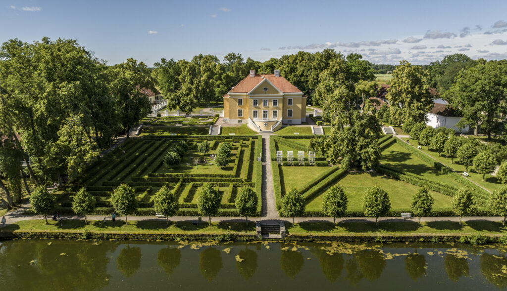 Jagala Waterfall and Palmse Manor (5 hours)